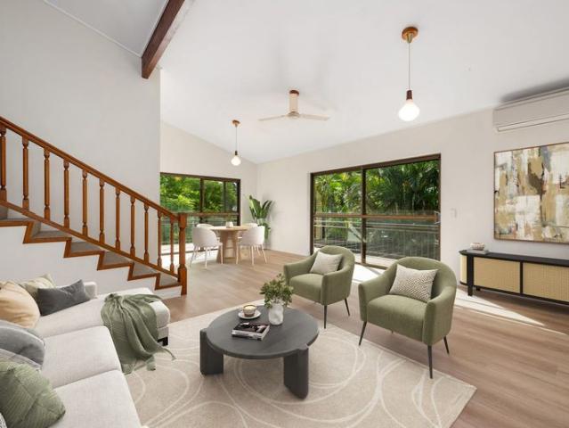 Large comfortable family home in prestigious Indooroopilly