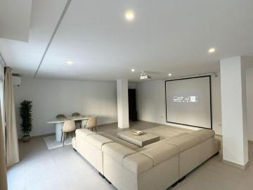 LARGE DETACHED VILLA WITH PRIVATE POOL AND GARDEN
