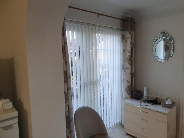 Large double bedroom with own showroom