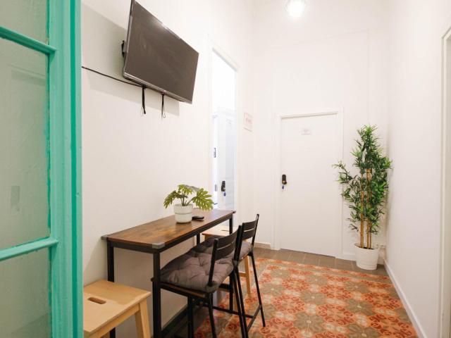 Large double bedroom in La Nova Esquerra de l'Eixample