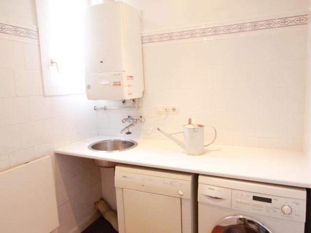 Large double bedroom near the Girona metro