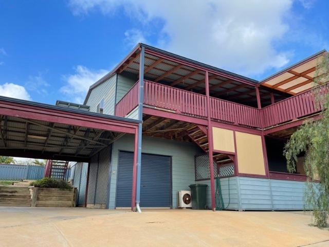 Large Double Storey Family Home 10 Parker Street, Port Denison