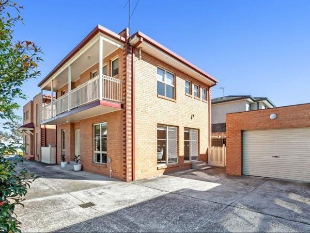 Large Double Storey Townhouse In Preston High School Zone