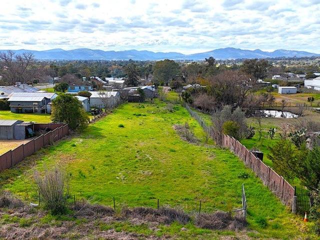 LARGE ELEVATED RESIDENTIAL LAND