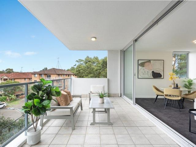 Large Executive Apartment In The Vibrant Heart Of Rockdale Village