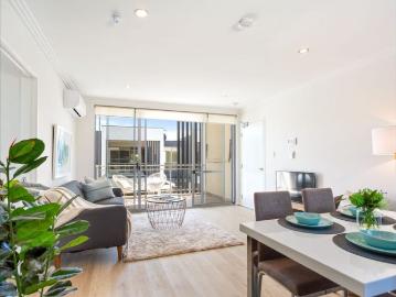 Large Executive Apartment Unfurnished