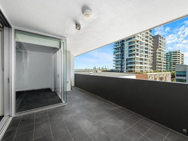 Large Executive Apartment with Multi Purpose Room