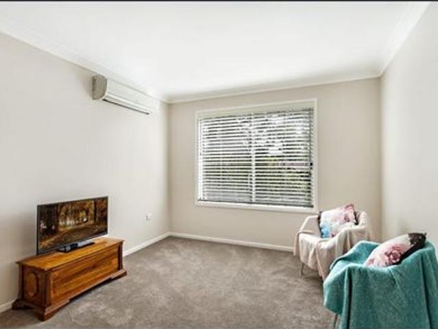 LARGE EXECUTIVE FAMILY HOME