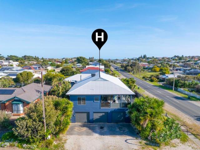 Large Executive home Perfectly Positioned!