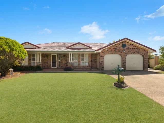 Large family entertainer with direct Ballina Quays access