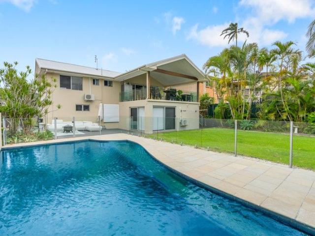 High Yielding Large Family Entertainer With Skyline Views