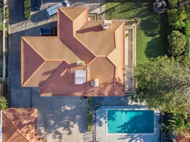 Large family house in Parede with pool