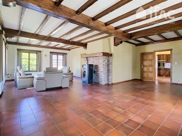 Large family home, 4 bedr, large garden & 54 solar panels