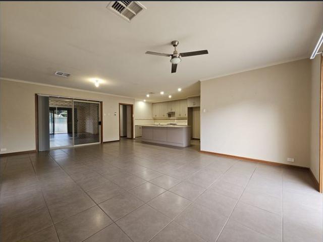 LARGE FAMILY HOME!