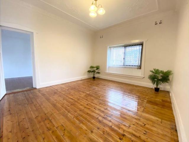 LARGE FAMILY HOME!