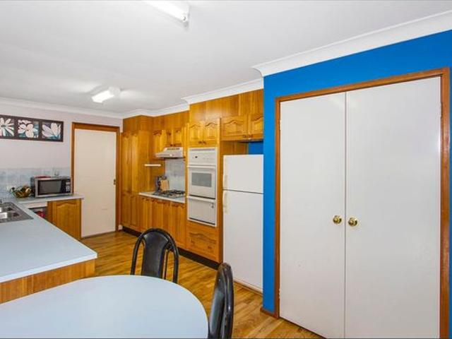 LARGE FAMILY HOME!