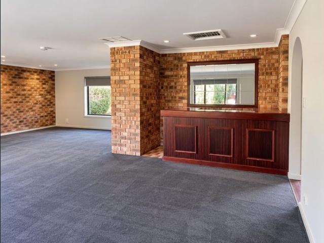 LARGE FAMILY HOME