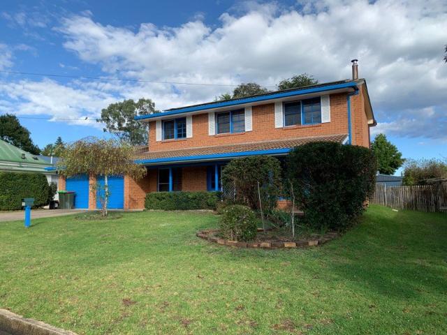 LARGE FAMILY HOME