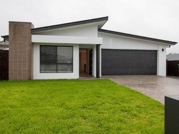 Large Family Home !