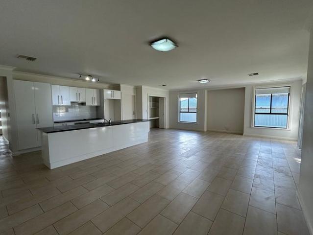 LARGE FAMILY HOME