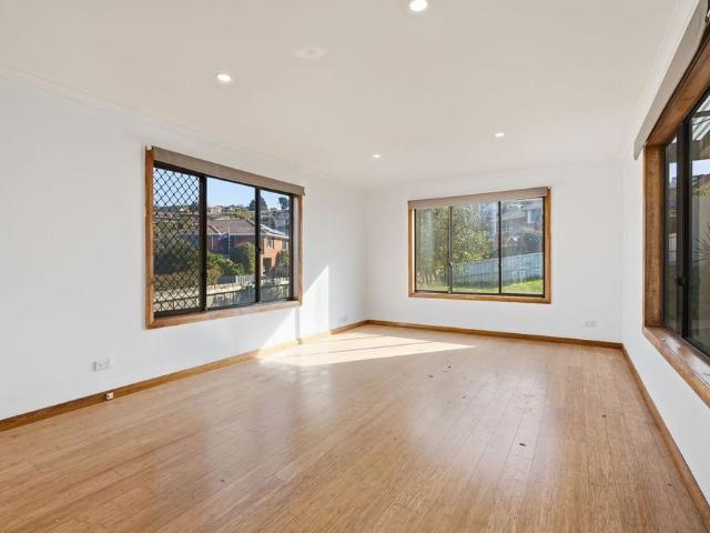 Large Family Home, 3 4 bedrooms with additional studio space