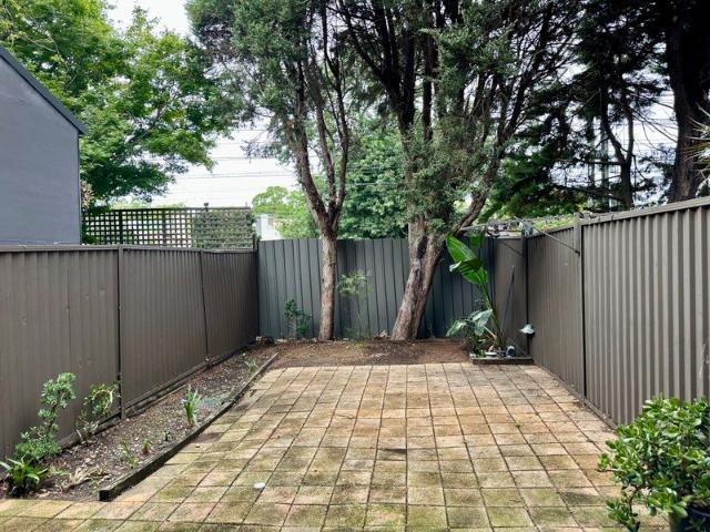 Large Family Home, Walking distance to St Peters Train station