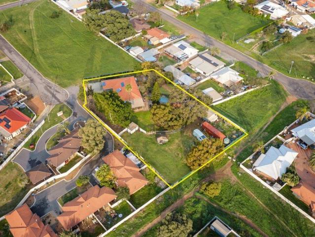 Large family home with a huge backyard!