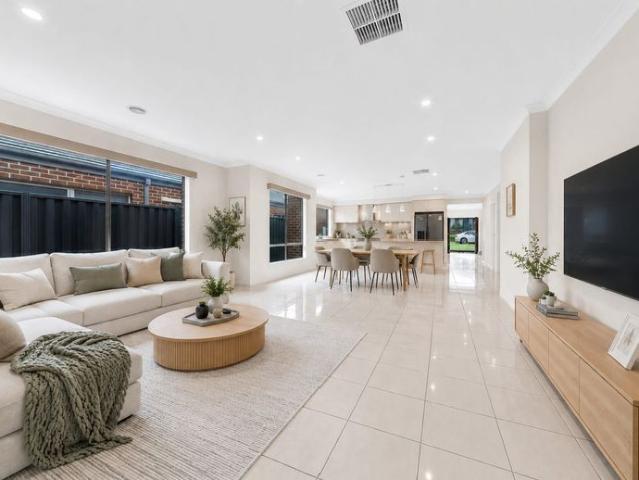 Large Family Home with a Huge Master Bedroom – For Lease