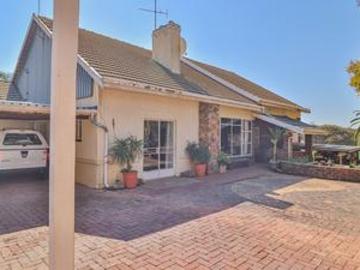 large family home with cottage on do.