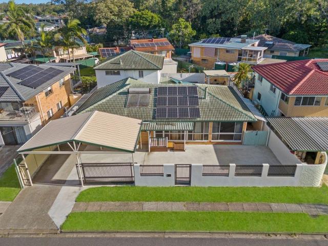 Large Family Home with Dual Living Potential, and a Walk to Everything Location