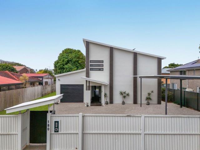 LARGE FAMILY HOME WITH DUAL LIVING