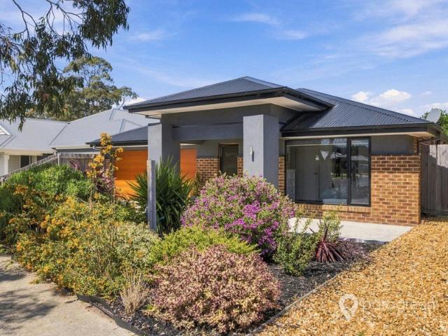 LARGE FAMILY HOME WITH DIRECT RAIL TRAIL ACCESS