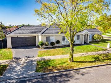 LARGE FAMILY HOME WITH ENERGY EFFICIENT TECHNOLOGY!