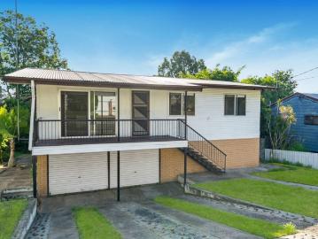 LARGE FAMILY HOME WITH PLENTY OF SPACE