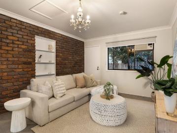 LARGE FAMILY HOME WITH POOL IN ELEVATED EAST BRISBANE LOCATION