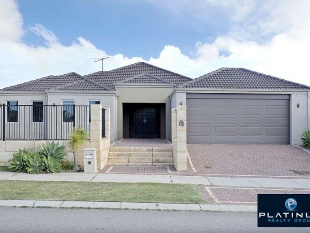 Large Family Home with Pool Opposite Stunning Parklands