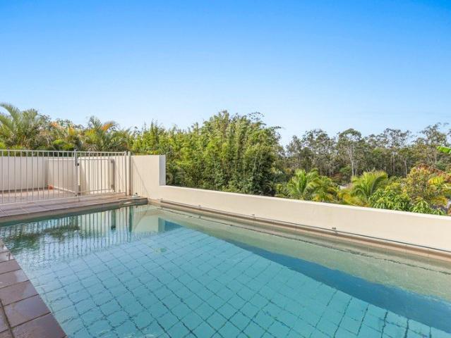 Large Family Home with Pool, Solar & Multiple Living Areas Somerton Ridge Estate!
