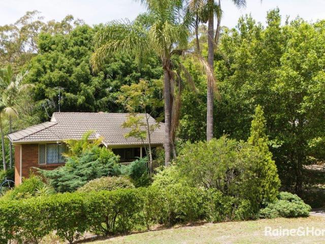 Large family home with rear access close to CBD