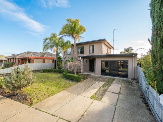Large Family Home with Shed!