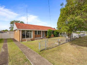 Large Family Home with Shed