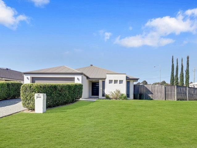 Large Family Home with Side Access!