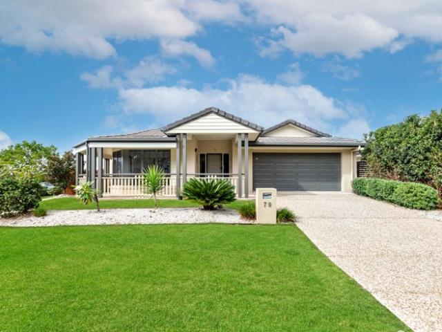 LARGE FAMILY HOME WITH SOLAR + SIDE ACCESS