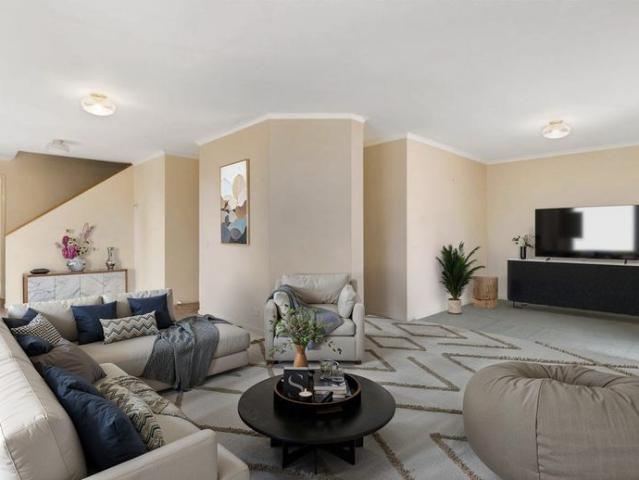 Large family home with workshop!