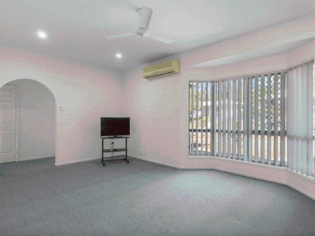 Large family home with 2 garages!