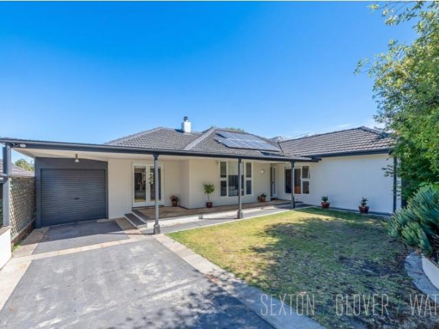 Large family home with 2 living areas, located in beautiful Summertown