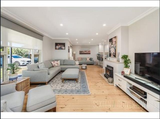 Large family home with 2 living areas, located in beautiful Summertown