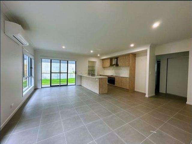 Large family home at Pallara with every convenience you need