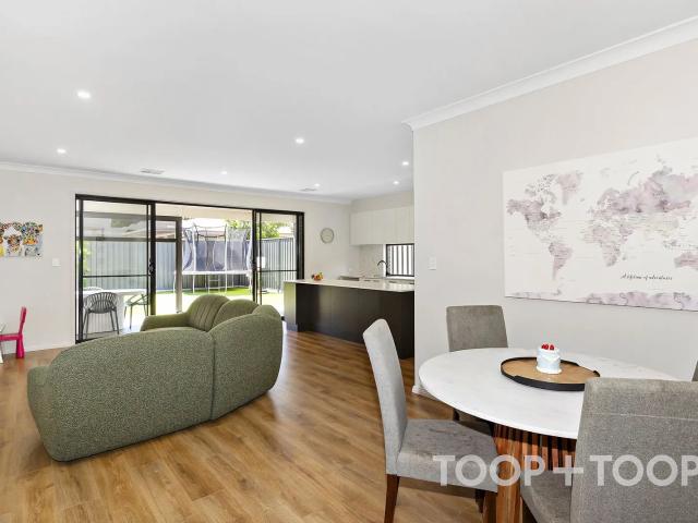 LARGE FAMILY HOME BACKING ONTO FELIXTOW RESERVE