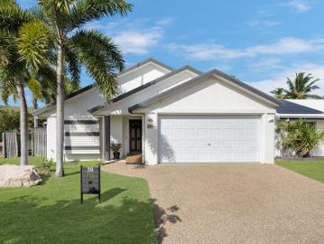 Large family home complete with pool in the heart of Douglas