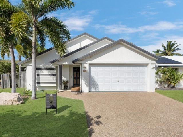 Large family home complete with pool in the heart of Douglas